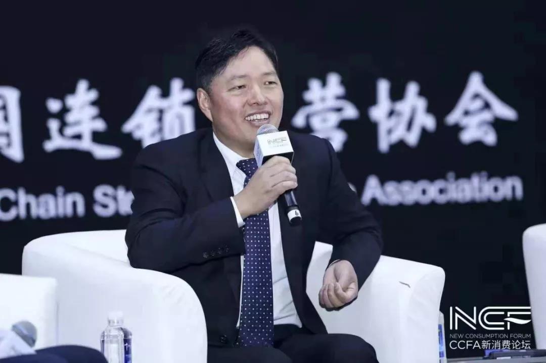 『2018中國(guó)全零售大(dà)會(huì)』現(xiàn)場(chǎng)，它成了(le) “網紅(hóng)水(shuǐ)”