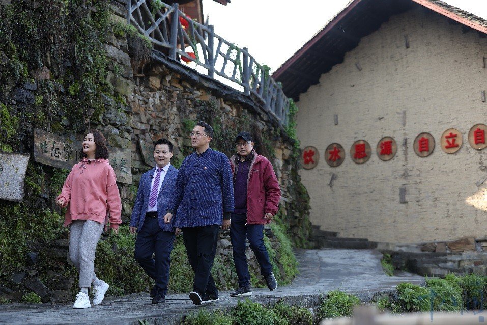 湖(hú)南(nán)衛視(shì)《鄉(xiāng)村(cūn)合夥人(rén)》走進十八洞村(cūn)