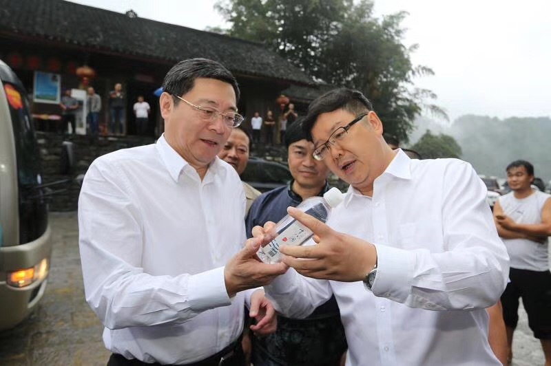 十九大(dà)代表姜欣的(de)微(wēi)信朋(péng)友(yǒu)圈 喜迎十九大(dà) 巾帼心向黨